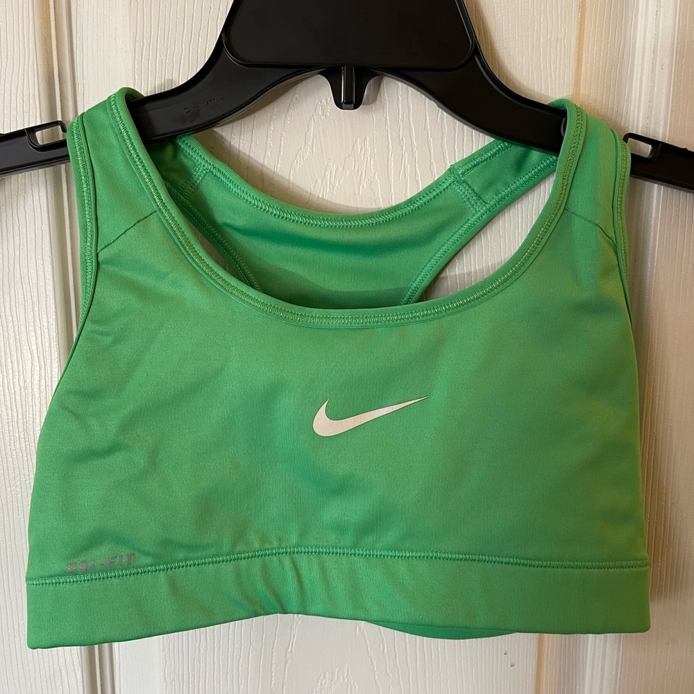 Nike sports bra green